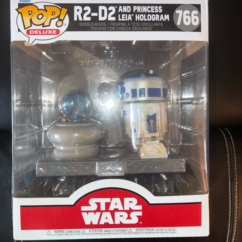 Funko Pop Deluxe R2-D2 and Princess Leia Hologram
